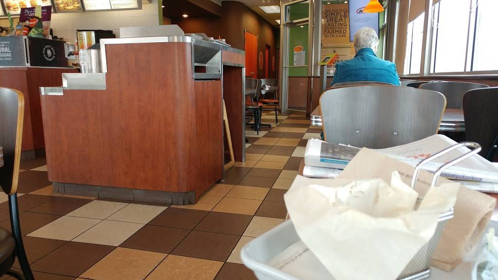 A&W Canada | restaurant | 3100 Howard Ave, Windsor, ON N8X 3Y8, Canada | 5199696685 OR +1 519-969-6685