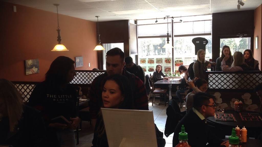 Roll and Thai Sushi | restaurant | 3106 Lake Shore Blvd W, Etobicoke, ON M8V 1L2, Canada | 6473451330 OR +1 647-345-1330