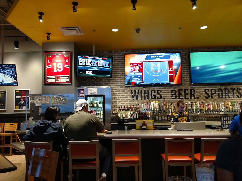 Buffalo Wild Wings | restaurant | 301 E Euclid Ave, Mt Prospect, IL 60056, USA | 8472555000 OR +1 847-255-5000