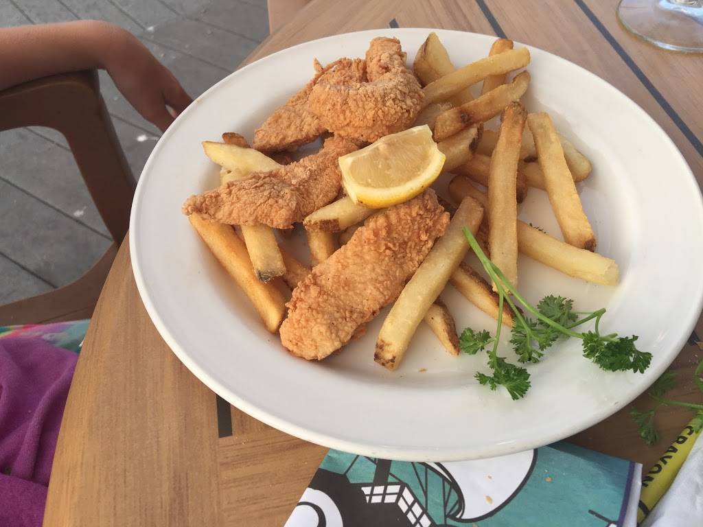 Flying Dutchman | restaurant | 9 Waterfront, Kemah, TX 77565, USA | 2813347575 OR +1 281-334-7575