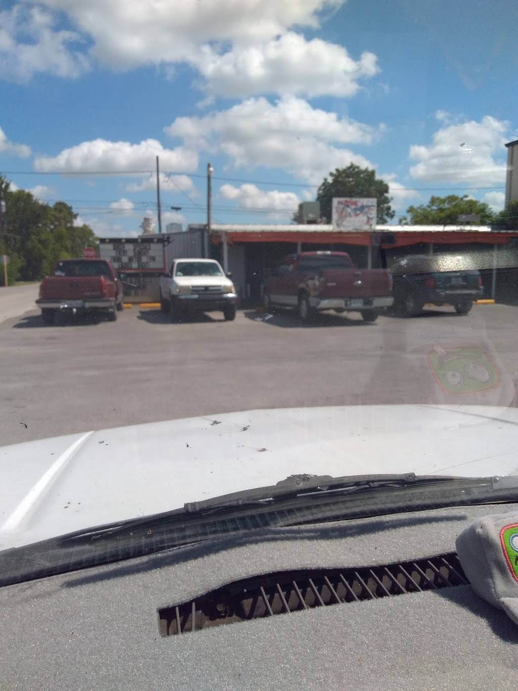 Slays Bar & Grills | restaurant | 1239 Barbara Mae St, Houston, TX 77015, USA | 2819742894 OR +1 281-974-2894