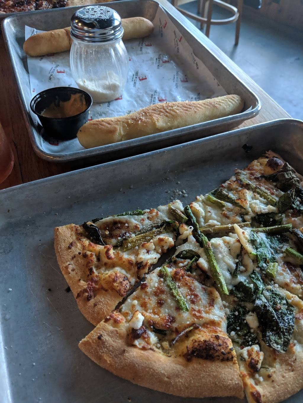 Thr3e Wise Men Brewing Co. | restaurant | 625 S High St, Muncie, IN 47305, USA | 7652883196 OR +1 765-288-3196