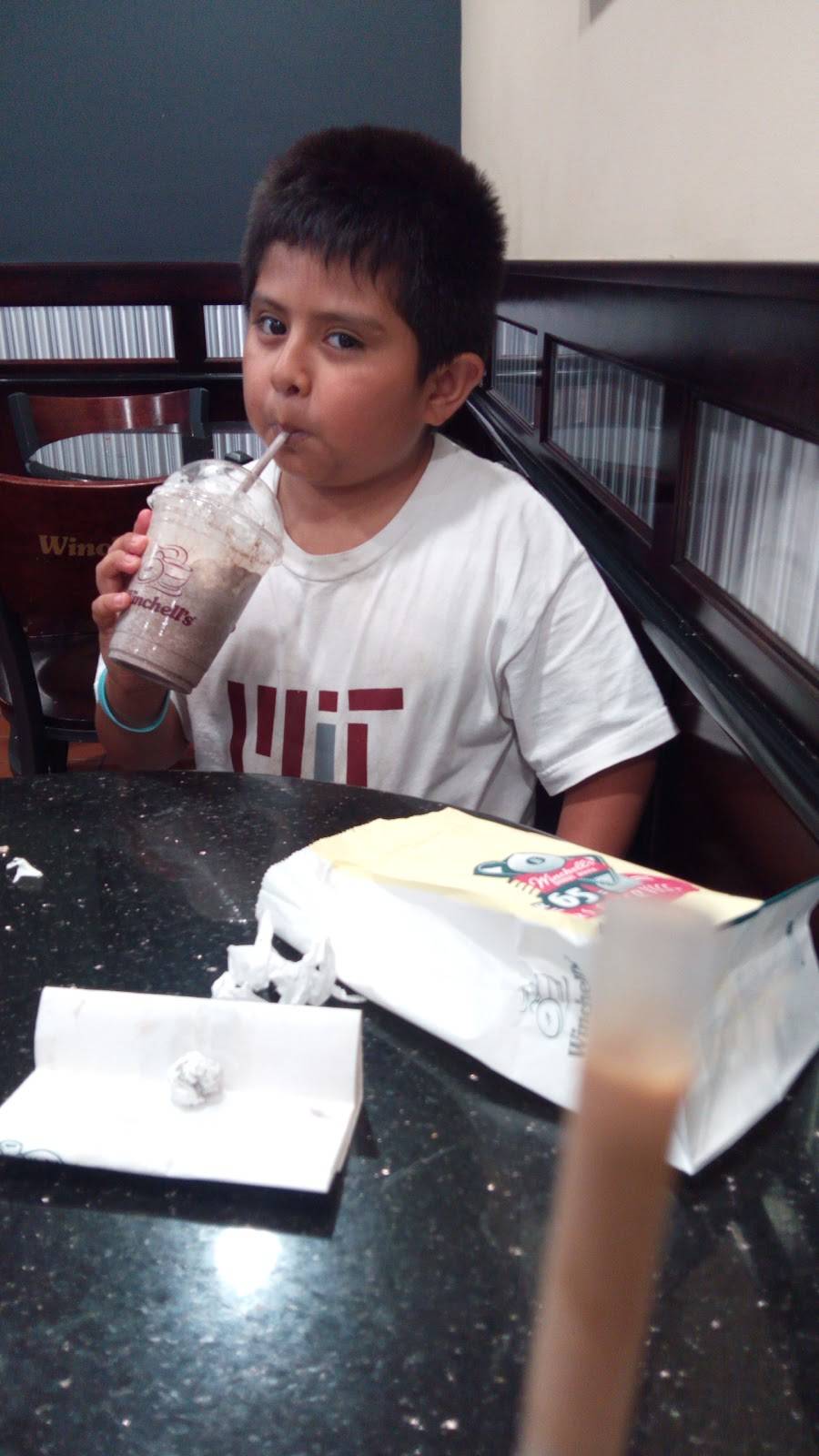 Winchells Donut House | cafe | 901 S Euclid St, Anaheim, CA 92802, USA | 7147741885 OR +1 714-774-1885