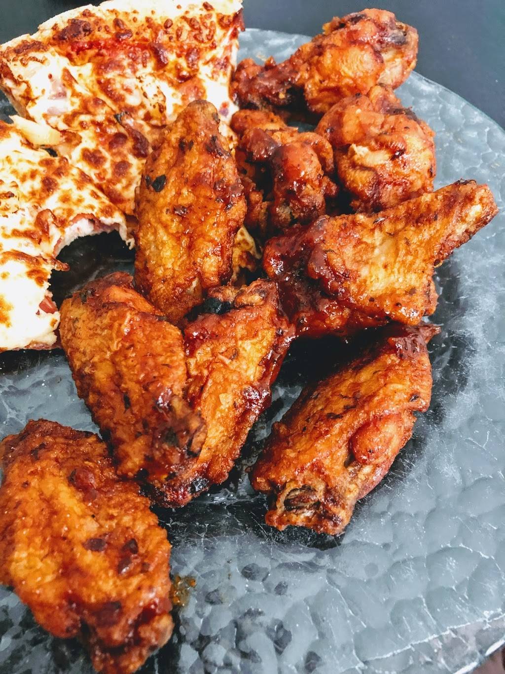 Cominos Pizza & Wings | restaurant | 1910 Dundas St E Suite 124, Whitby, ON L1N 2L6, Canada | 9054381011 OR +1 905-438-1011