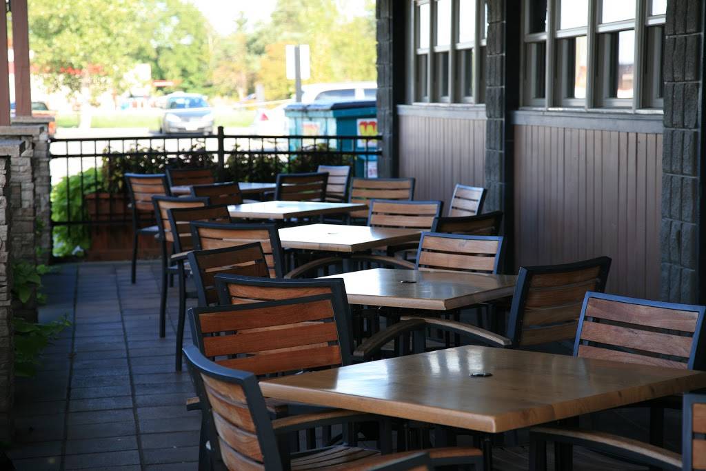 Billys Taphouse | restaurant | 305 Talbot St N, Essex, ON N8M 2E2, Canada | 5197767094 OR +1 519-776-7094