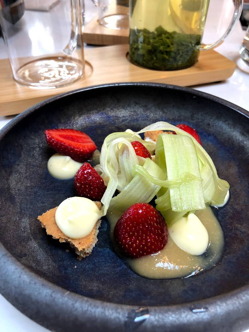 Les Botanistes | restaurant | 2010 Avenue Jules-Verne, Québec, QC G2G 2R2, Canada | 4188727971 OR +1 418-872-7971