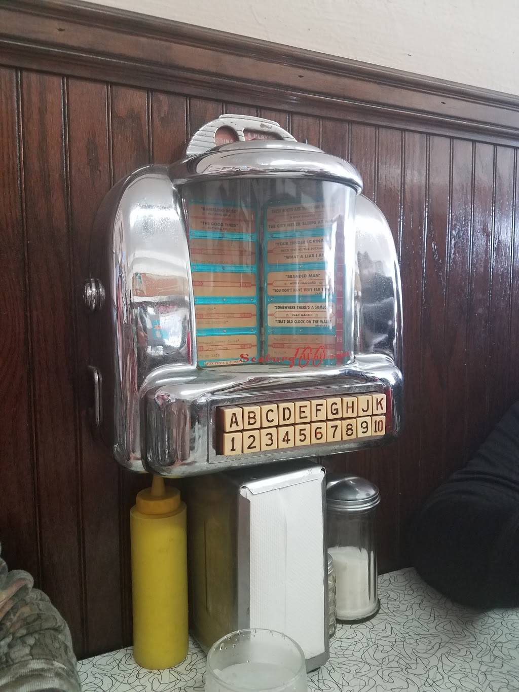 G-B Grill | restaurant | 1858 E Broadway, Alton, IL 62002, USA | 6184659896 OR +1 618-465-9896