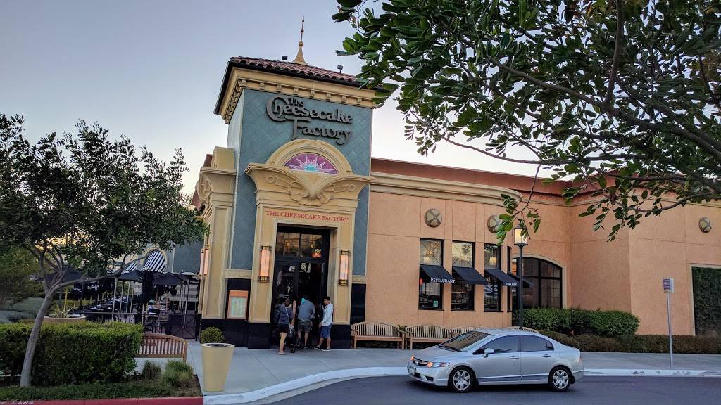 The Cheesecake Factory | restaurant | Town Center, 2015 Birch Rd, Chula Vista, CA 91915, USA | 6194212500 OR +1 619-421-2500