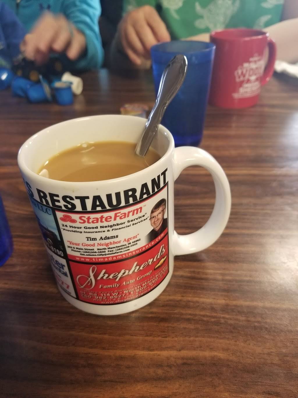 Lynns LLC | restaurant | 170 N Chippewa St, Roann, IN 46974, USA | 7658335191 OR +1 765-833-5191