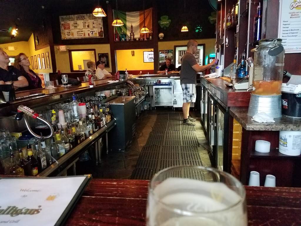 Mulligans Bar & Grill | restaurant | 830 Oregon Center Dr, Oregon, WI 53575, USA | 6088356422 OR +1 608-835-6422
