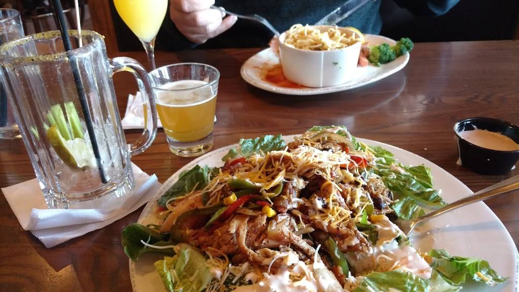 Grizzlys | restaurant | 4890 Golf Rd, Eau Claire, WI 54701, USA | 7158326481 OR +1 715-832-6481