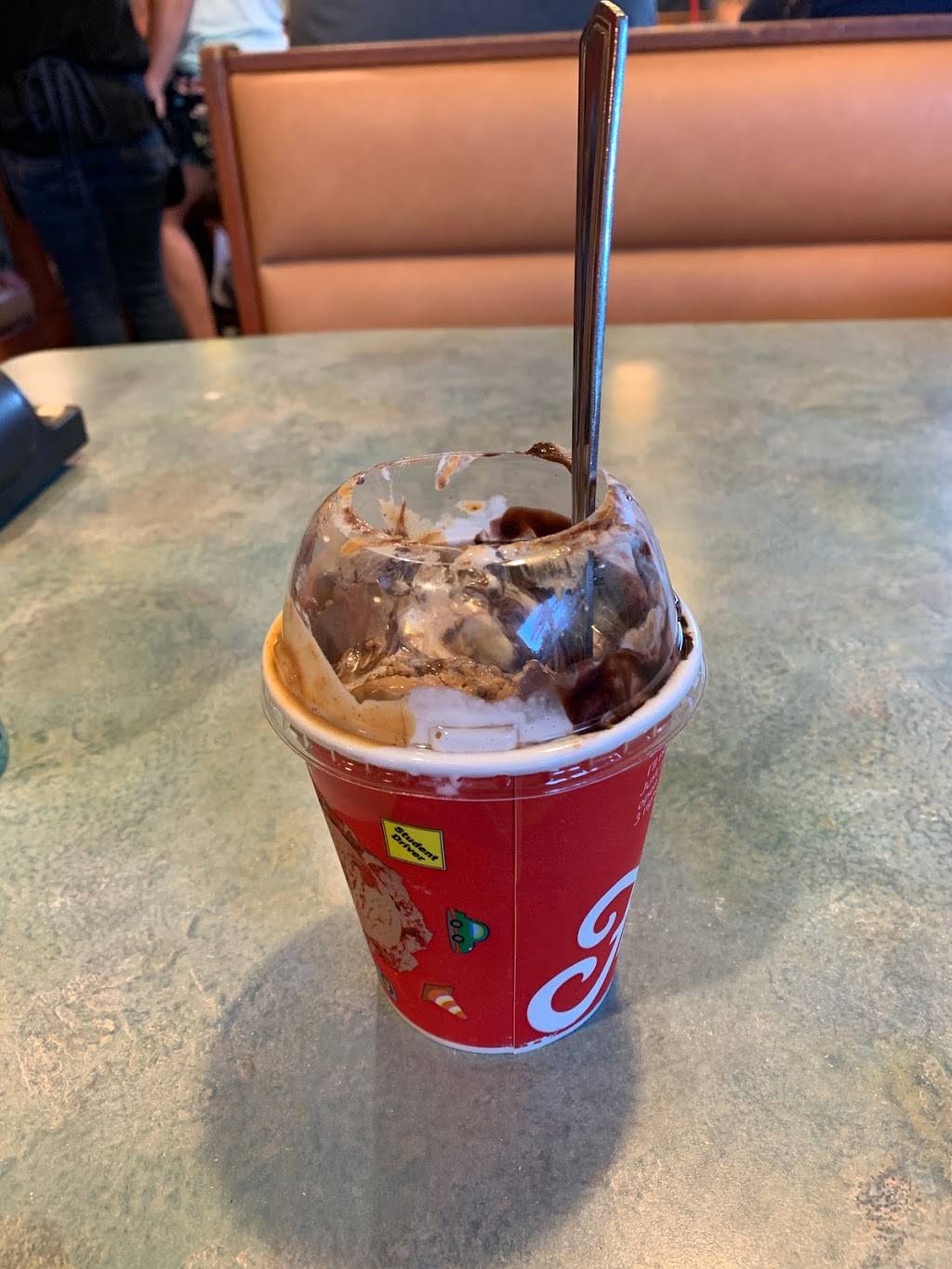 Friendlys | restaurant | 558 Aviation Rd, Queensbury, NY 12804, USA | 5187921338 OR +1 518-792-1338