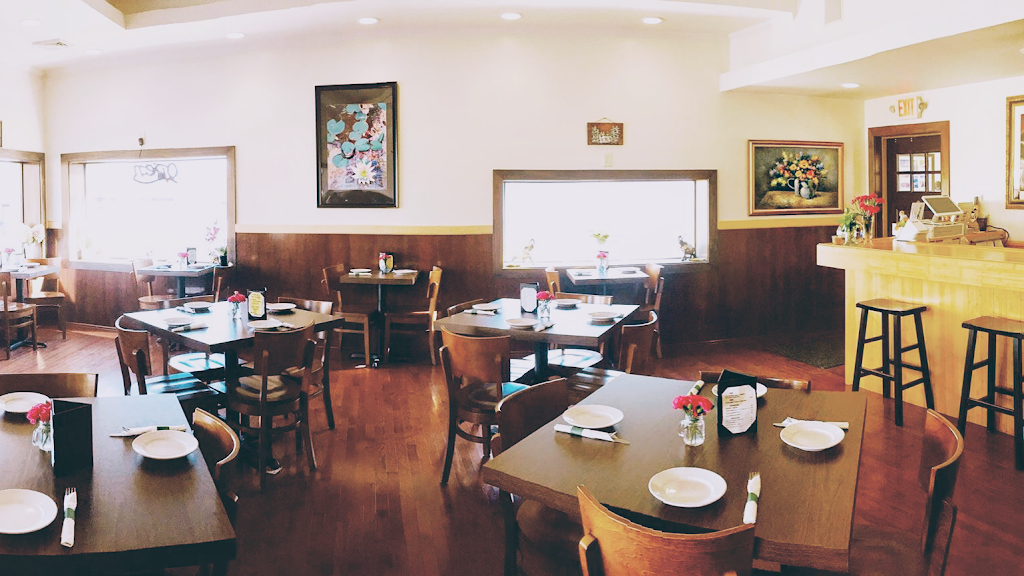 Thai Basil by Kim | restaurant | 151 Main St, Old Town, ME 04468, USA | 2078170483 OR +1 207-817-0483