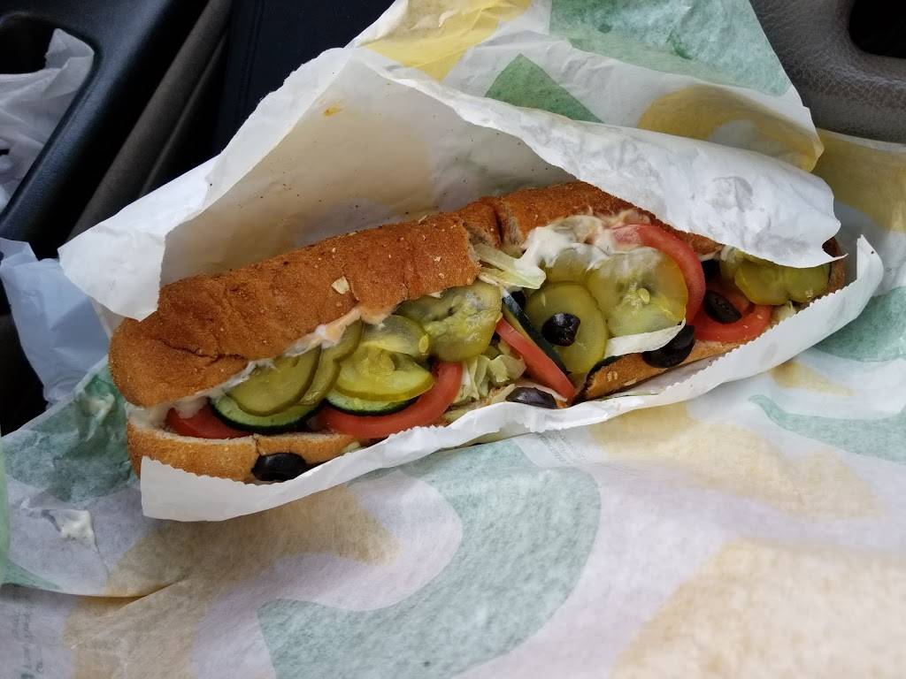 Subway Restaurants | restaurant | 1234 N Halsted St, Chicago, IL 60642, USA | 3122624101 OR +1 312-262-4101