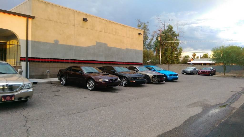 Lucky Wishbone | restaurant | 2712 E 22nd St, Tucson, AZ 85713, USA | 5203270911 OR +1 520-327-0911