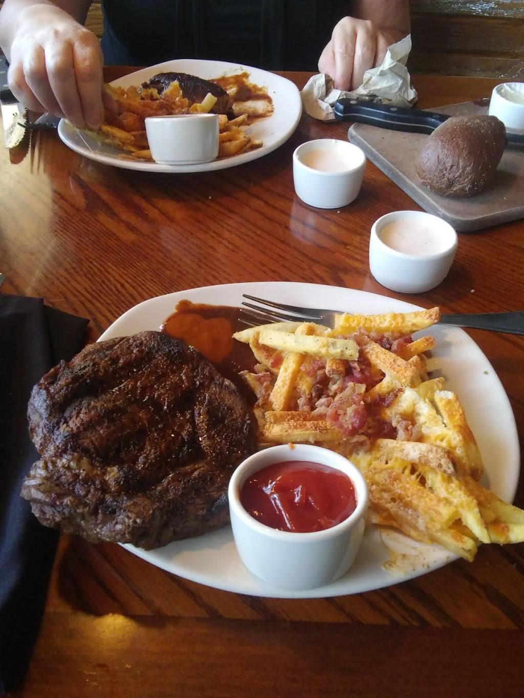 Outback Steakhouse | restaurant | 3939 1st Ave SE, Cedar Rapids, IA 52402, USA | 3193666683 OR +1 319-366-6683