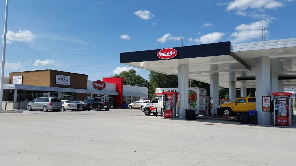 Kum & Go | meal takeaway | 5050 NW 2nd St, Des Moines, IA 50313, USA | 5152439365 OR +1 515-243-9365