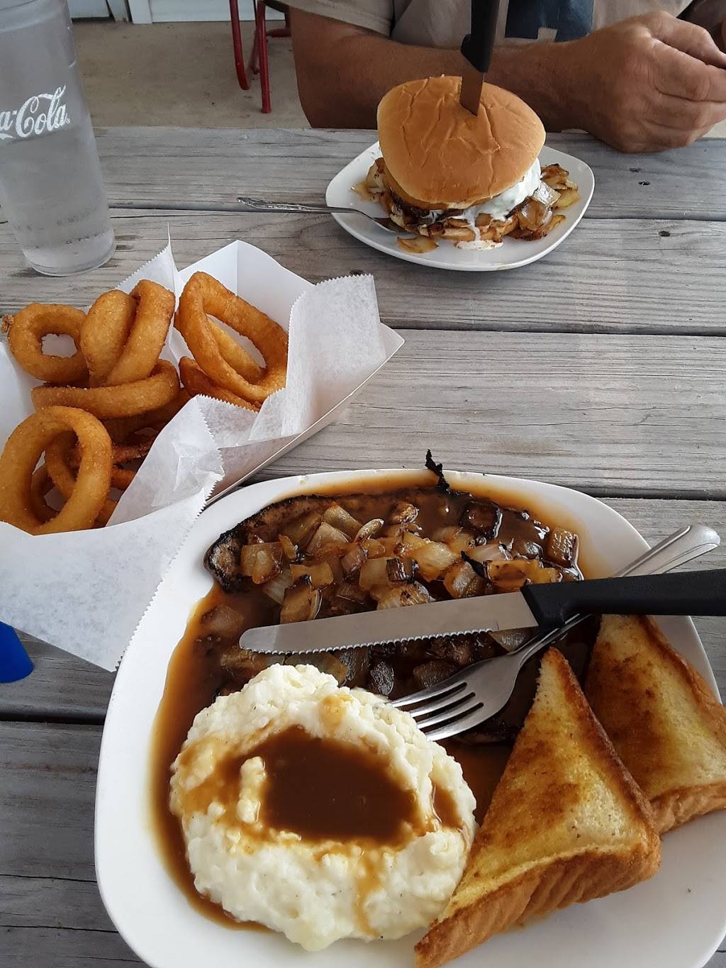 Milledgeville Cafe | restaurant | 7 Main St, Milledgeville, TN 38359, USA | 7316871005 OR +1 731-687-1005