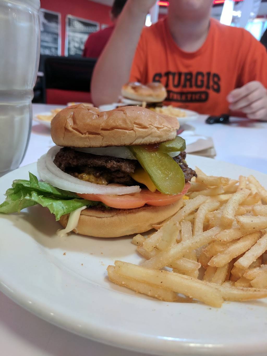 Steak n Shake | restaurant | 4025 Elkhart Rd, Goshen, IN 46526, USA | 5748755372 OR +1 574-875-5372