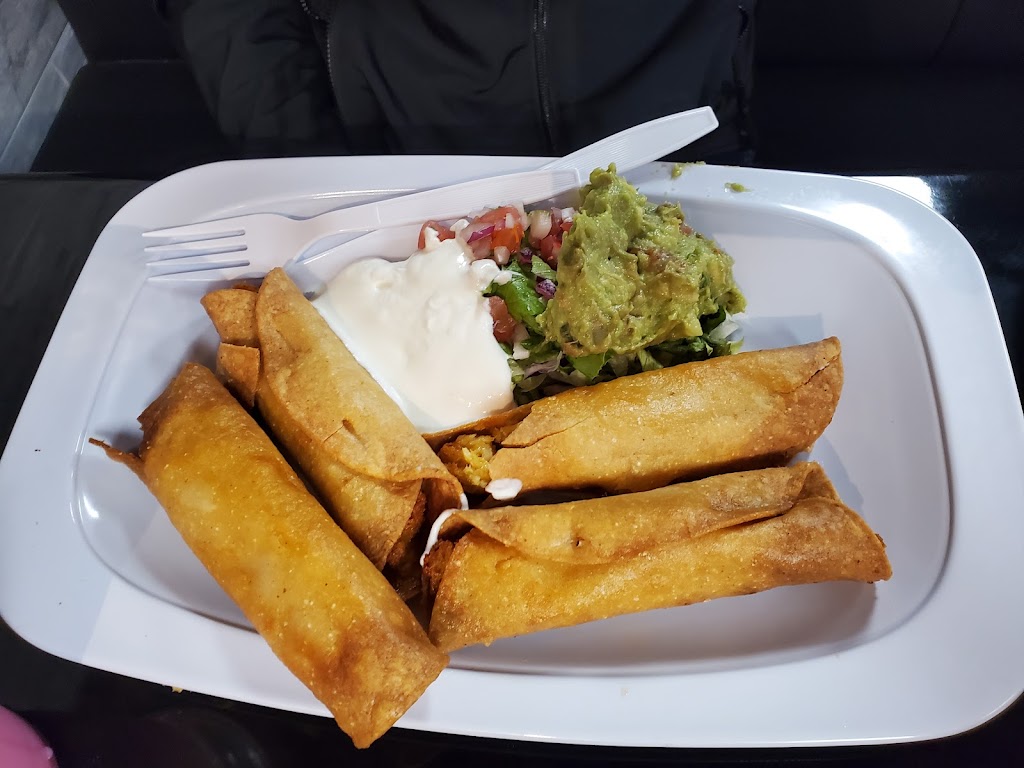 Pupuseria La Familiar | restaurant | 8480 Annapolis Rd, New Carrollton, MD 20784, USA | 2407144978 OR +1 240-714-4978