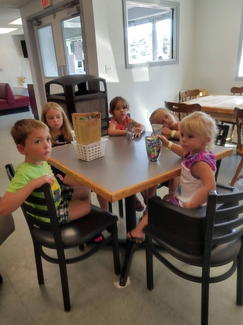 Bellevue Pizza House | restaurant | 325 E Center St, Bellevue, OH 44811, USA | 4194839068 OR +1 419-483-9068