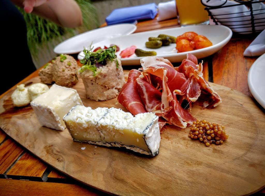 The Roundhouse | restaurant | 2 E Main St, Beacon, NY 12508, USA | 8457658369 OR +1 845-765-8369