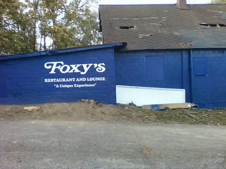 Foxys Restuarant and Lounge | restaurant | 51 N Meridian Rd, Youngstown, OH 44509, USA | 3307928000 OR +1 330-792-8000