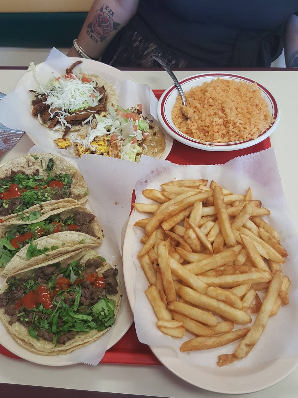 Fiesta Burrito | restaurant | 924 W 75th St #104, Naperville, IL 60564, USA | 6304167525 OR +1 630-416-7525