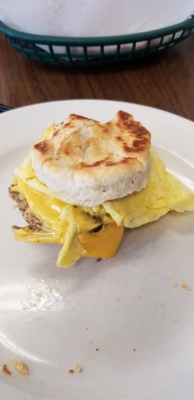 College Barbecue | restaurant | 117 Statesville Blvd, Salisbury, NC 28144, USA | 7046339953 OR +1 704-633-9953