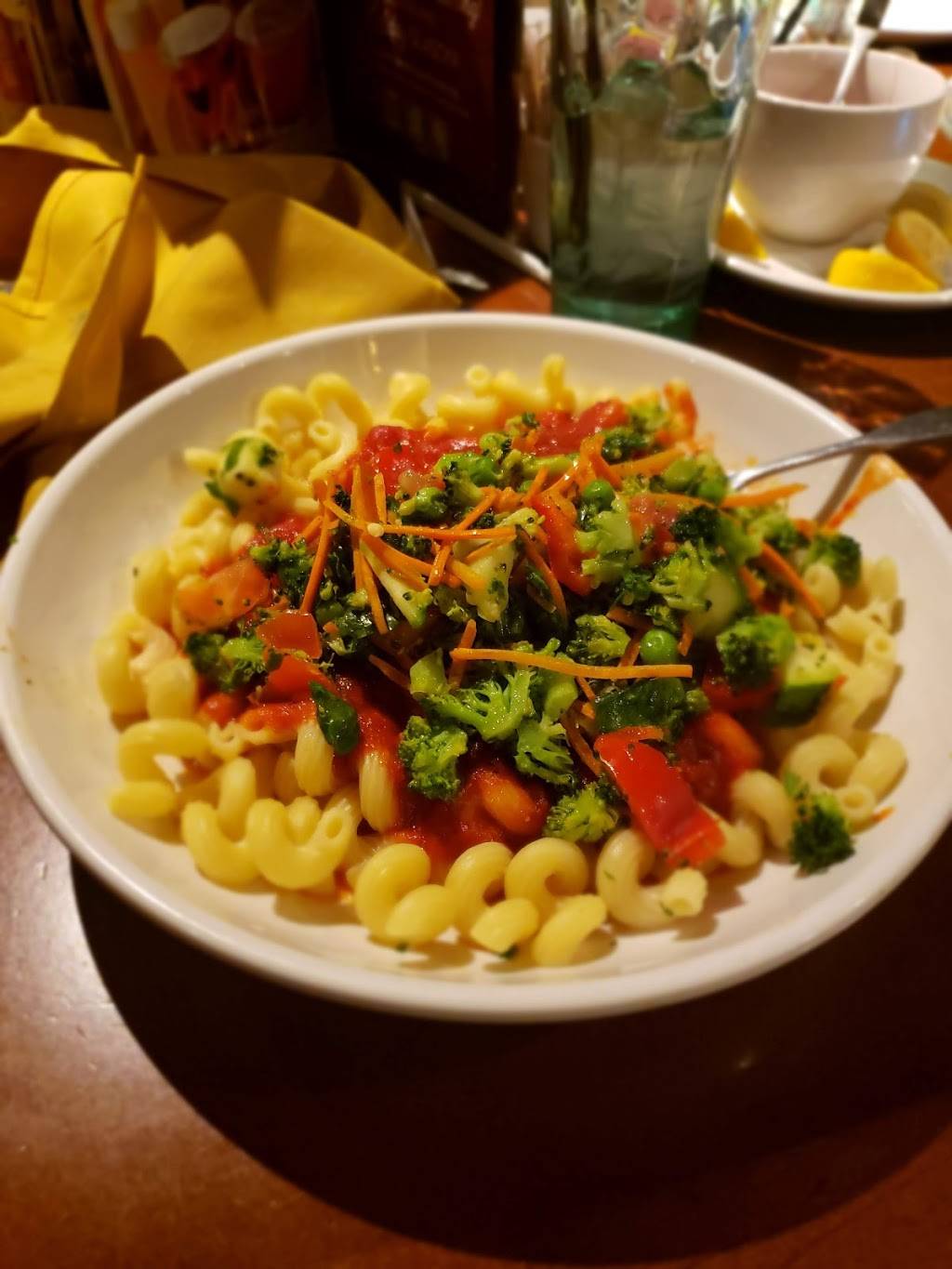 Olive Garden Italian Restaurant | meal takeaway | 16151 Ford Rd, Dearborn, MI 48126, USA | 3132406100 OR +1 313-240-6100