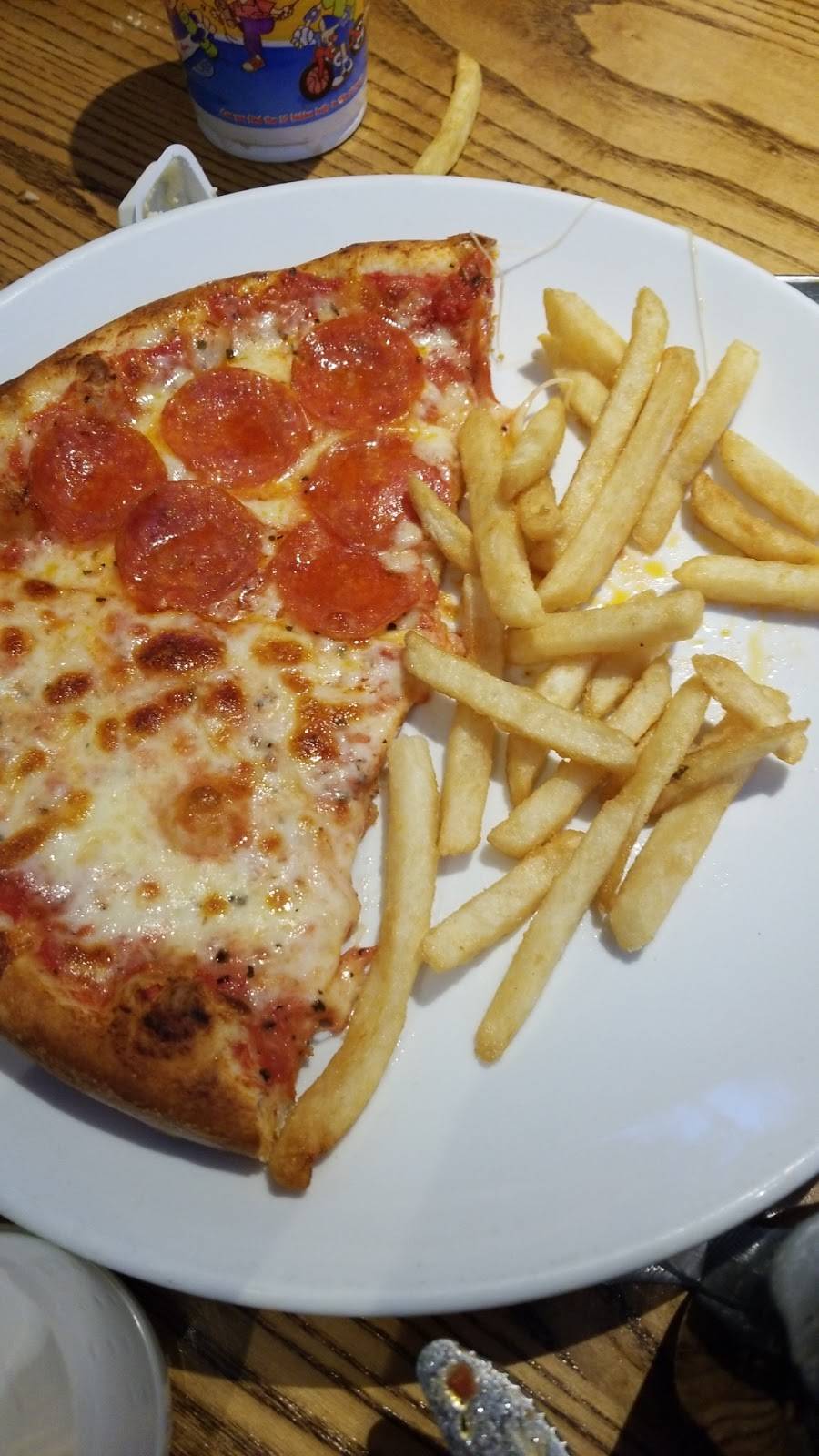 Gisellas Ristorante | restaurant | 4 Starr St, Danbury, CT 06810, USA | 2034566595 OR +1 203-456-6595