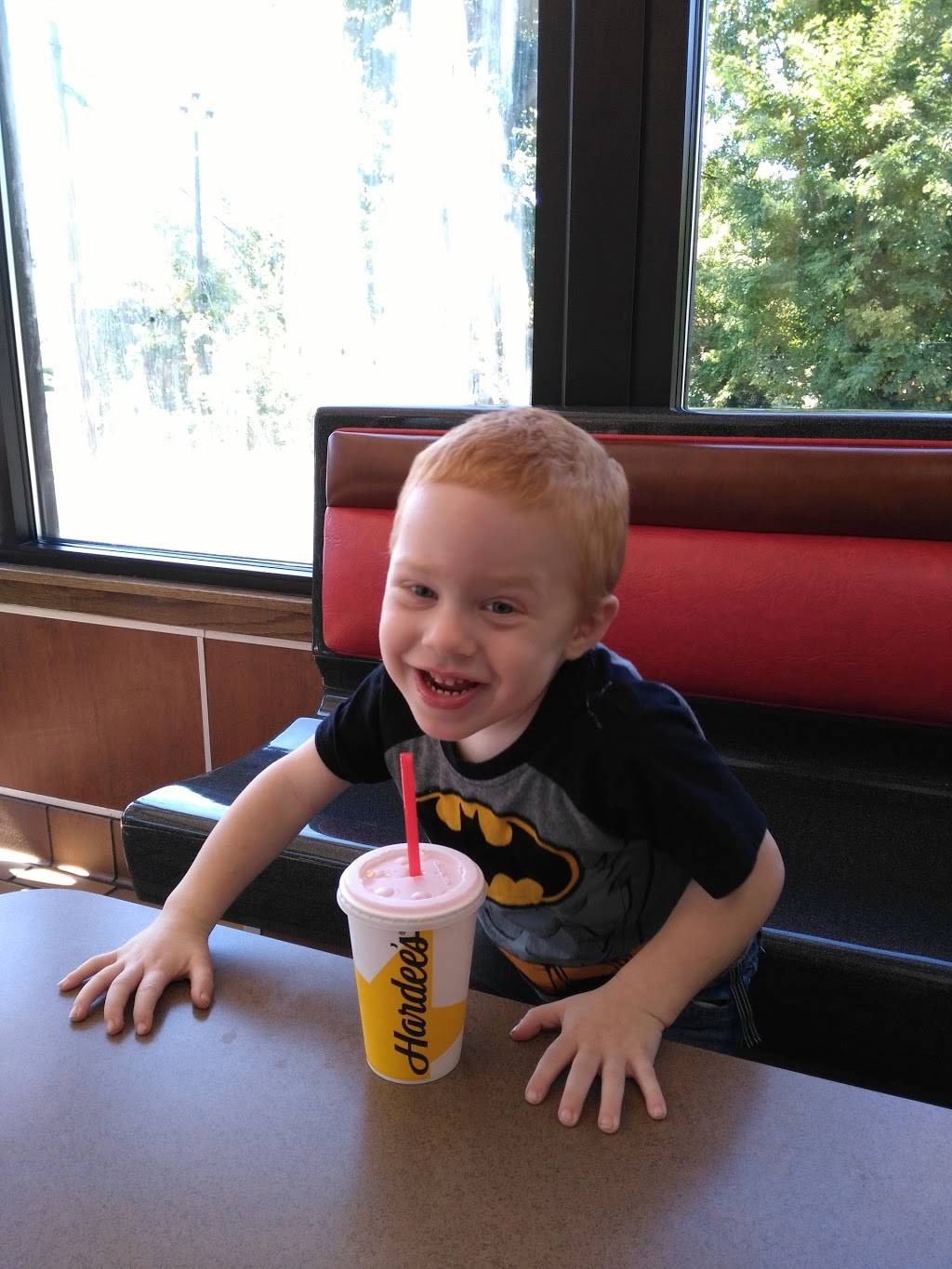 Hardees Red Burrito | restaurant | 501 Church Hill Rd, Centreville, MD 21617, USA | 4107583126 OR +1 410-758-3126