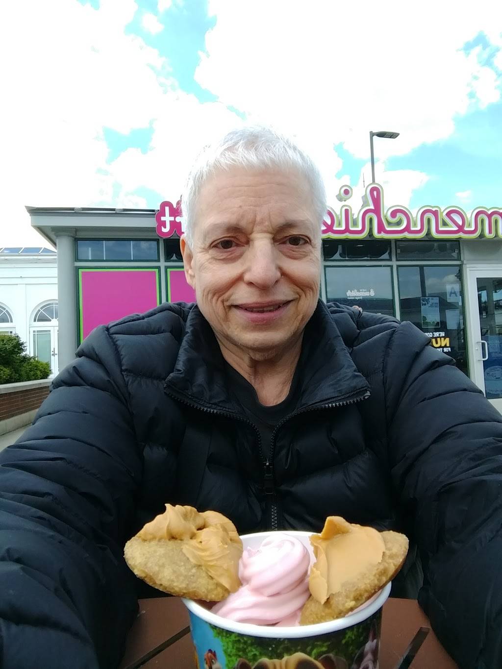 Menchies Frozen Yogurt | bakery | 8060 Cooper Ave, Glendale, NY 11385, USA | 7187044952 OR +1 718-704-4952