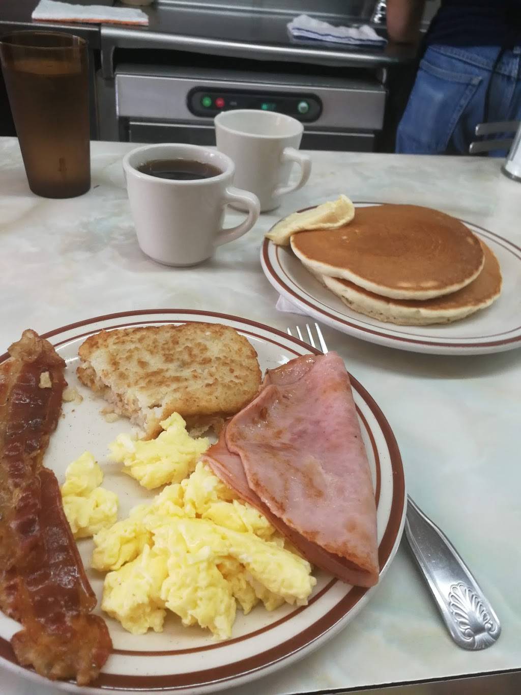 Donut Gallery Diner | restaurant | 83 Harbor Dr, Key Biscayne, FL 33149, USA | 3053619985 OR +1 305-361-9985