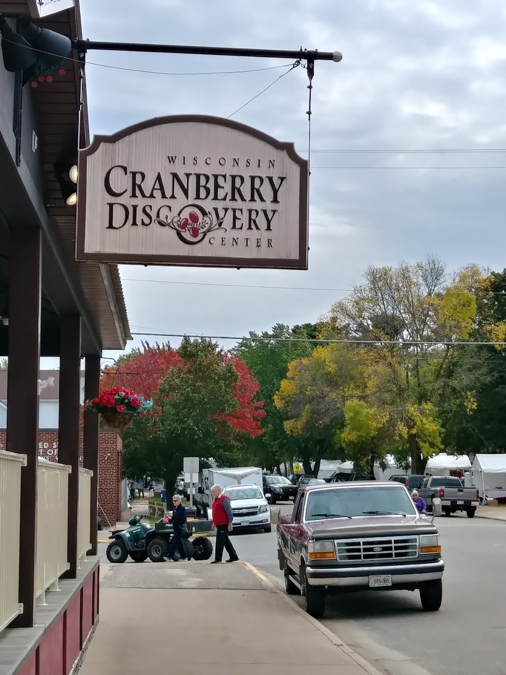 Wisconsin Cranberry Discovery Center & Cranberry Country Cafe | cafe | 204 Main Street, Warrens, WI 54666, USA | 6083784878 OR +1 608-378-4878