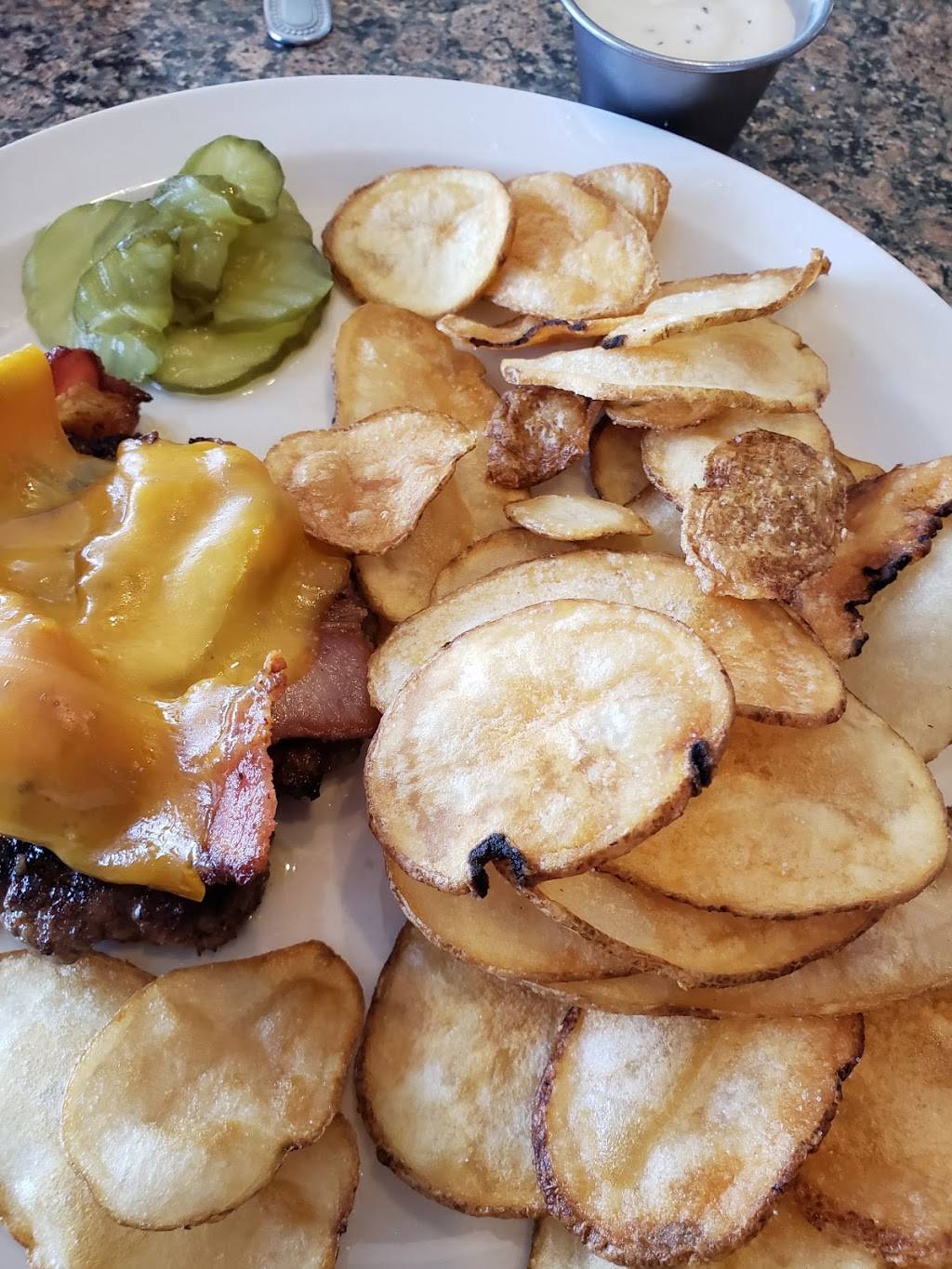 The Cove Restaurant and Bar | restaurant | 514 Ryan St, Boonville, MO 65233, USA | 6608822277 OR +1 660-882-2277