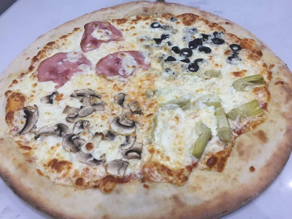 Lilys Pizza & Pasta | restaurant | 1107 Lorne Park Rd Unit 5, Mississauga, ON L5H 3A1, Canada | 9059902676 OR +1 905-990-2676