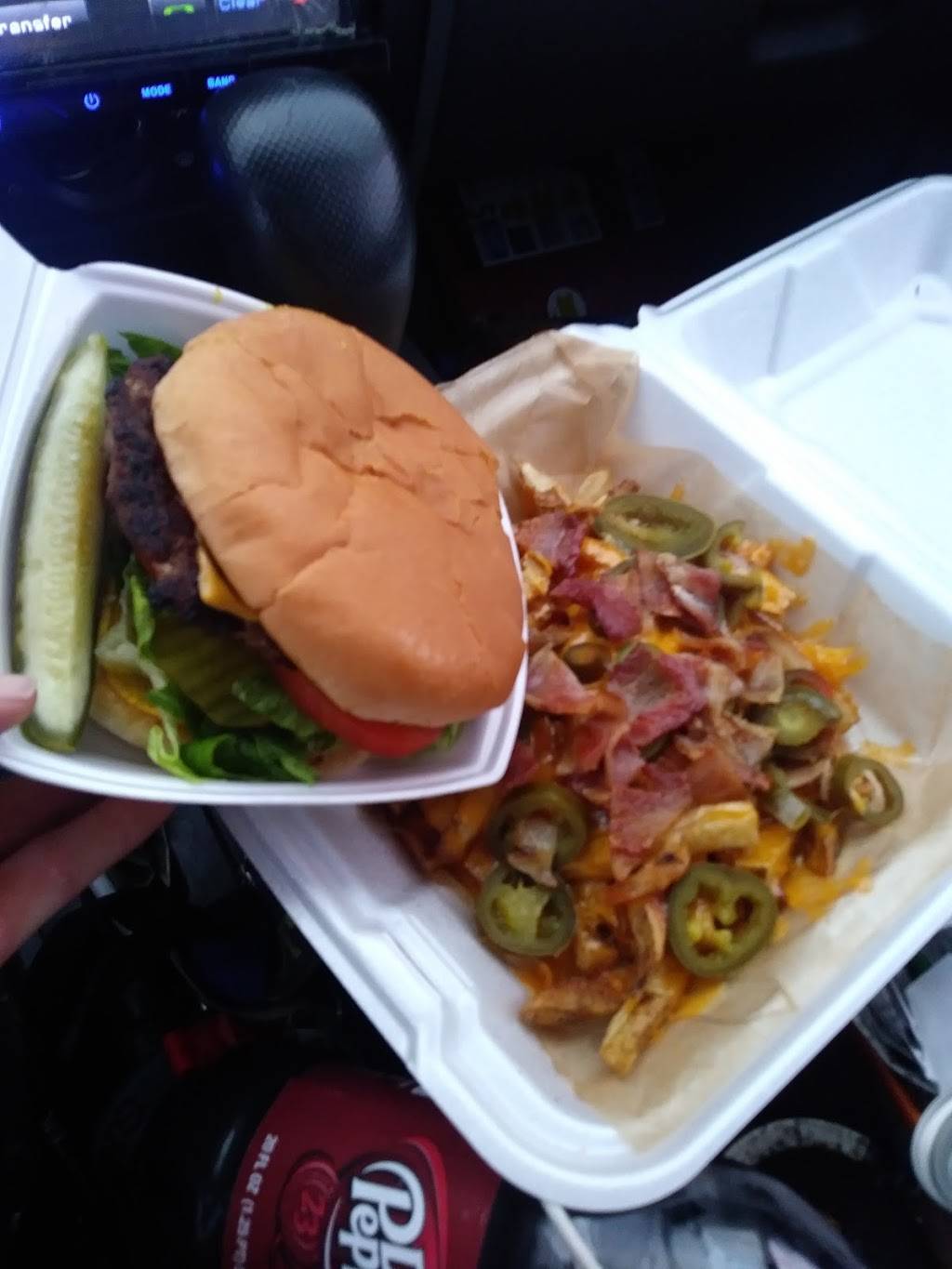 Neon Moon Restaurant and Social Club | restaurant | 4672 TX-154, Yantis, TX 75497, USA | 9033837008 OR +1 903-383-7008