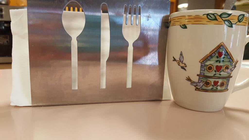 Lauras Country Kitchen | restaurant | 70 N Water St, Gainesville, NY 14066, USA | 5854935950 OR +1 585-493-5950