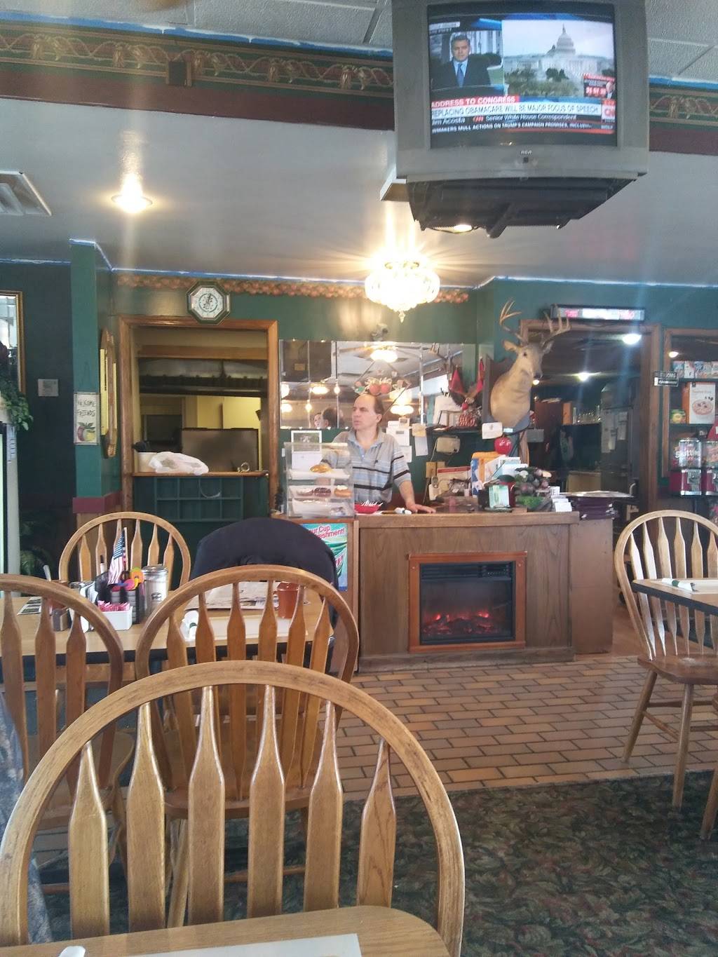 Red Apple | restaurant | 607 N Main St, Kewanee, IL 61443, USA | 3098568020 OR +1 309-856-8020