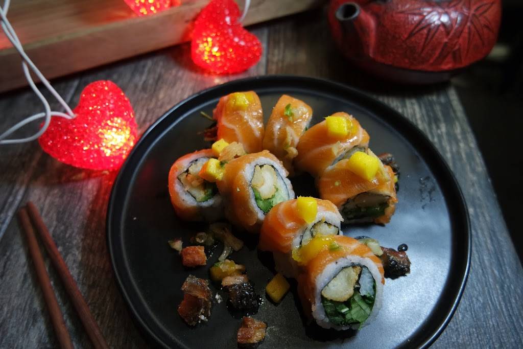 Seadog Sushi Bar | restaurant | 3344, 1500 W Division St, Chicago, IL 60642, USA | 7732358100 OR +1 773-235-8100