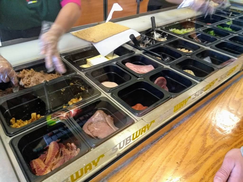 Subway Restaurants | restaurant | 9900 Greenbelt Rd, Lanham, MD 20706, USA | 3015520144 OR +1 301-552-0144