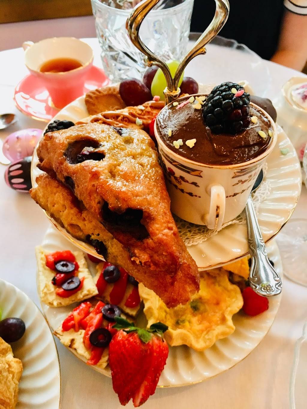 Tonias Victorian Rose | cafe | 118 W 3rd St, Rochester, MI 48307, USA | 2486528595 OR +1 248-652-8595