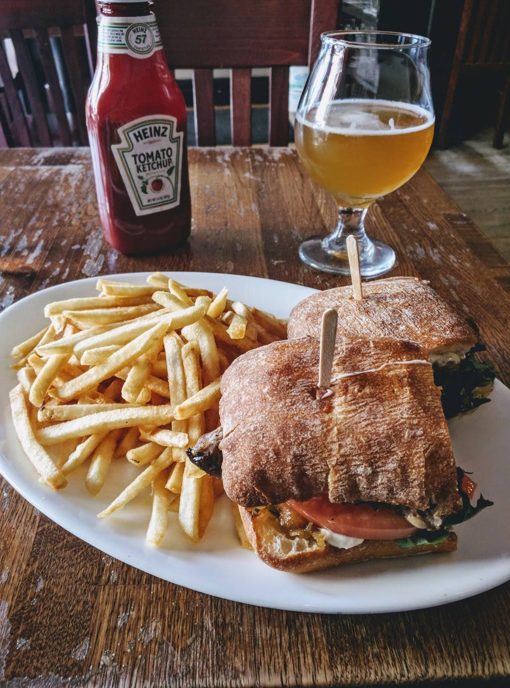 Jack & Nellies | restaurant | 10825 Ascan Ave, Forest Hills, NY 11375, USA | 7182682696 OR +1 718-268-2696