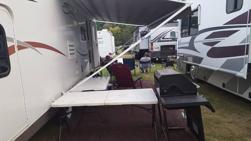 GasLite Bar and Grill | restaurant | W8945 US-10, Ellsworth, WI 54011, USA | 7152734839 OR +1 715-273-4839