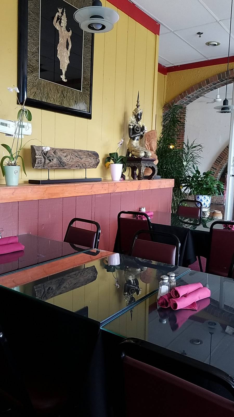 Penns Thai Kitchen | restaurant | 1800 W 14 Mile Rd, Royal Oak, MI 48073, USA | 2484358378 OR +1 248-435-8378