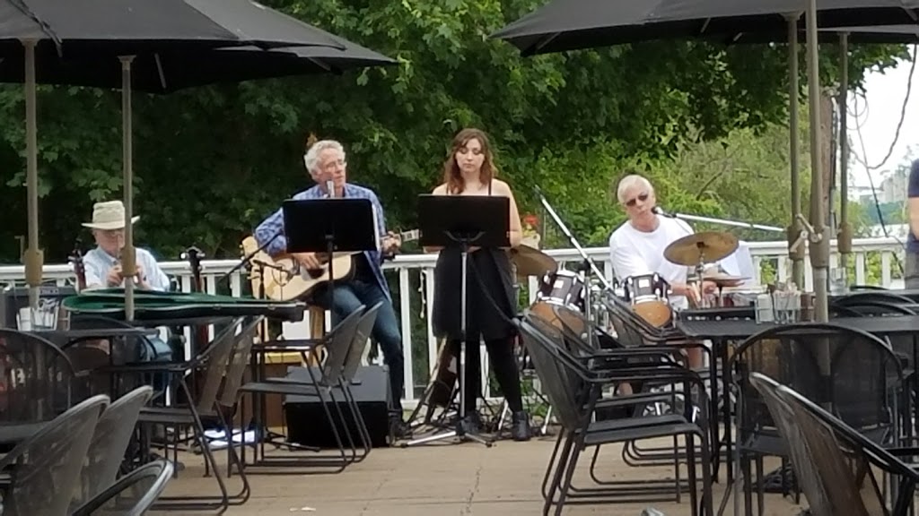 Maumee River Yacht Club | restaurant | 2735 Broadway St, Toledo, OH 43609, USA | 4193823625 OR +1 419-382-3625