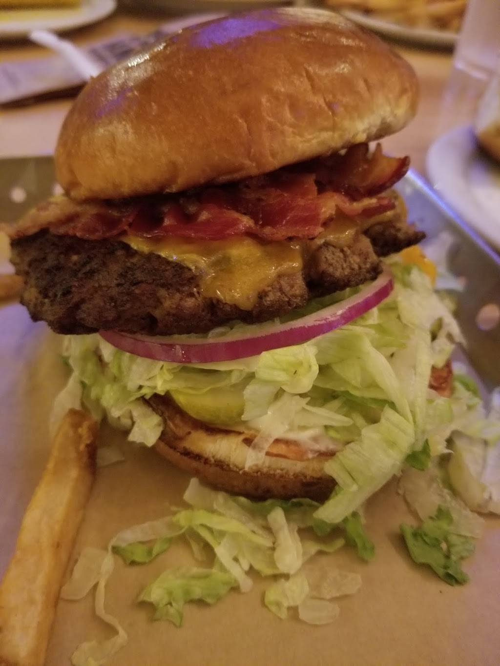 Chilis Grill & Bar | meal takeaway | 246 Casa Linda Plaza, Dallas, TX 75218, USA | 2143219485 OR +1 214-321-9485