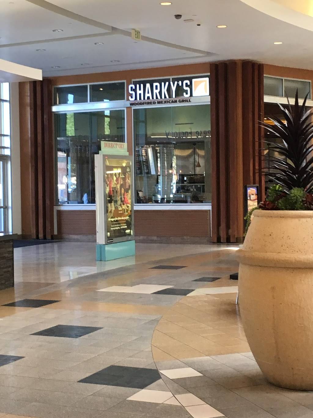 Sharkys | restaurant | 24201 Valencia Blvd, Valencia, CA 91355, USA | 6612556400 OR +1 661-255-6400