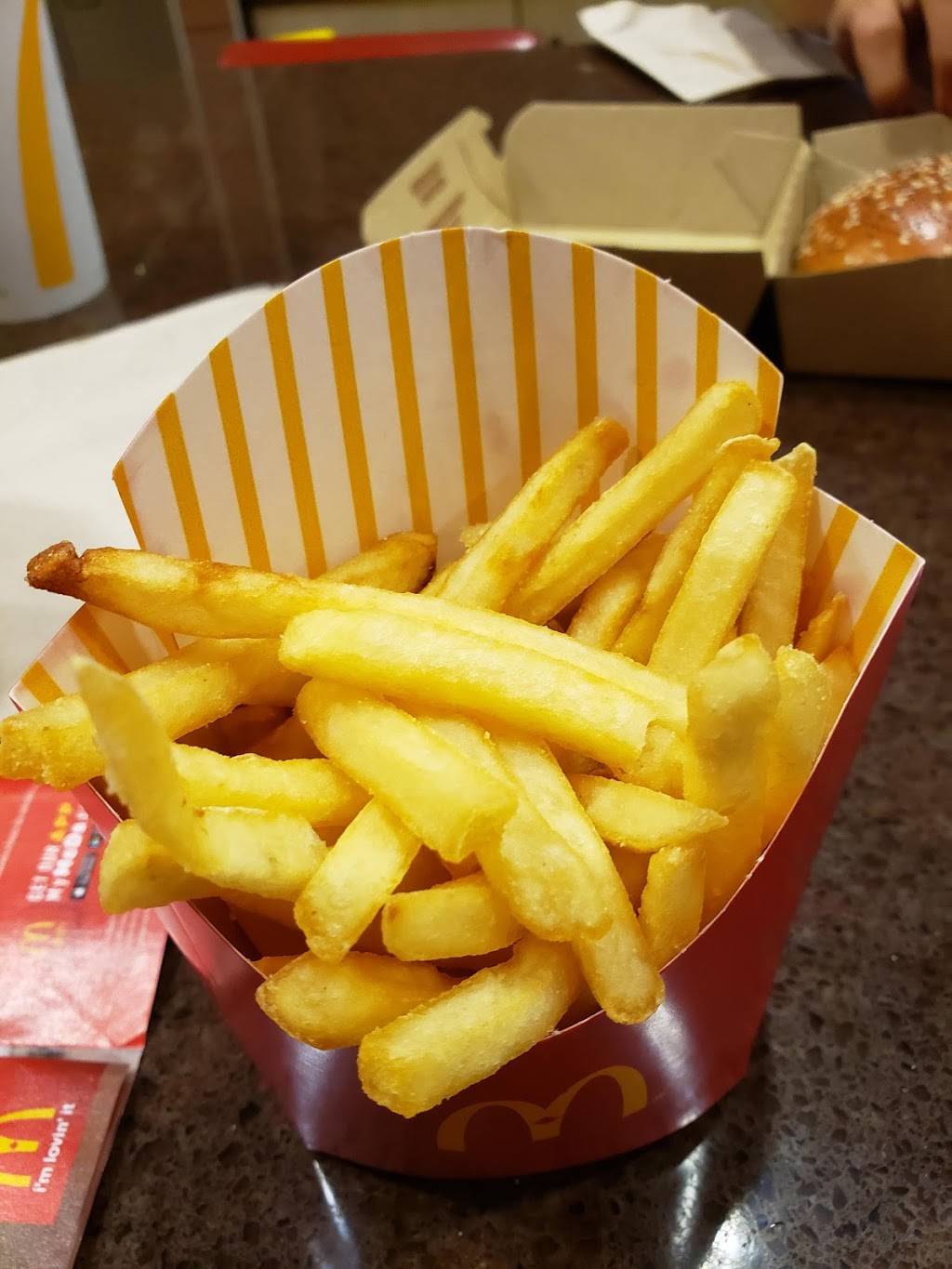 McDonalds | cafe | 235 Castle Oaks Crossing, Brampton, ON L6P 3X3, Canada | 9057949224 OR +1 905-794-9224